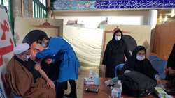 گزارش حضور تیم های واکسیناسیون در جمع نمازگزاران در مصلای نماز جمعه